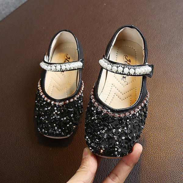 Stílusos gyerekcipő négy színben kövekkel és gyöngyökkel