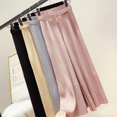 Hajtogatott női nadrág övvel és magas derékkal