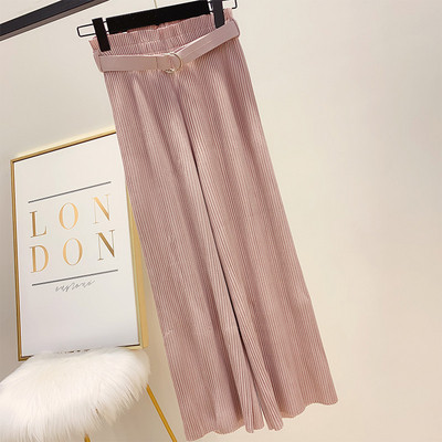 Hajtogatott női nadrág övvel és magas derékkal