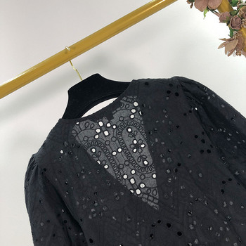 Fekete csipkeruha gombokkal