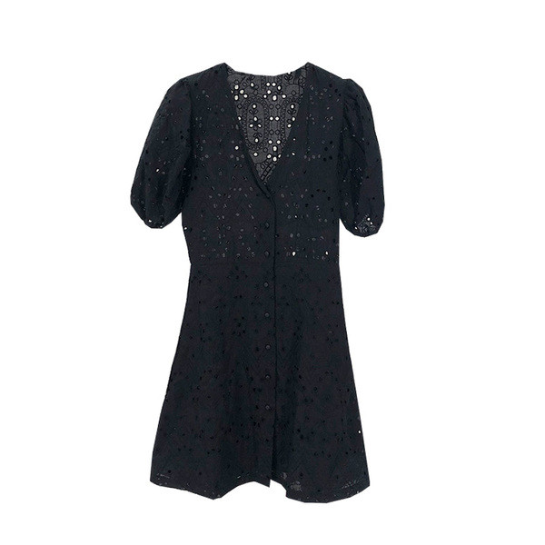 Fekete csipkeruha gombokkal