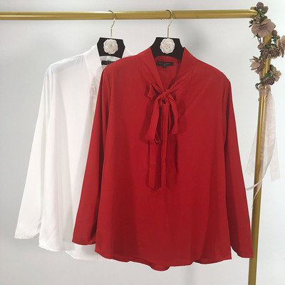 Елегантна дамска риза в бял и червен цвят с връзки
