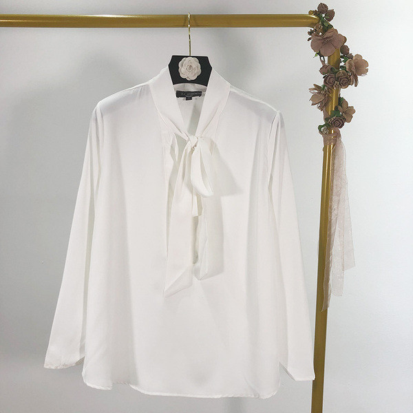 Elegáns női ing fehér és piros színben, fűzős