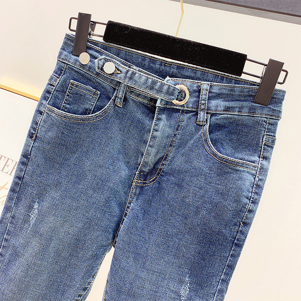 Hosszú, kék színű női farmer