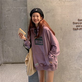 Hanorac de damă de zi cu zi cu o inscripție în două culori