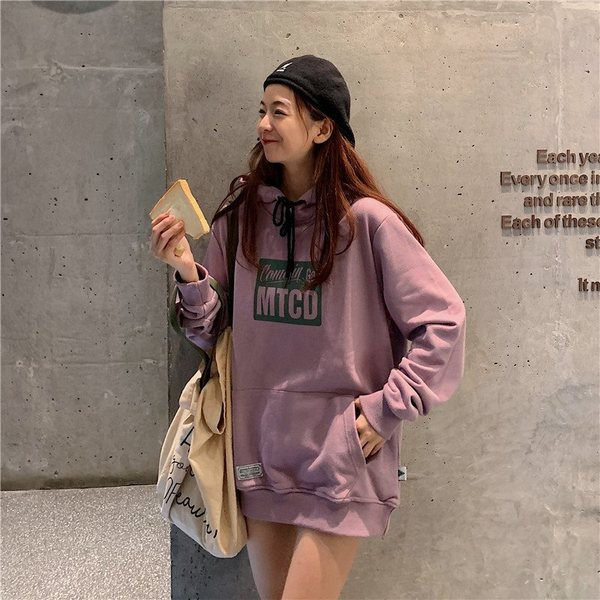 Hanorac de damă de zi cu zi cu o inscripție în două culori