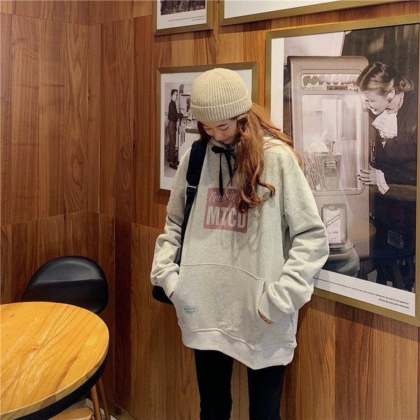 Hanorac de damă de zi cu zi cu o inscripție în două culori