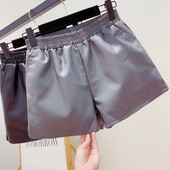 Női bőr rövidnadrág szürke és fekete színben