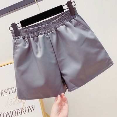 Női bőr rövidnadrág szürke és fekete színben