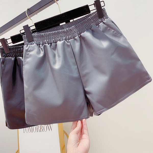 Női bőr rövidnadrág szürke és fekete színben