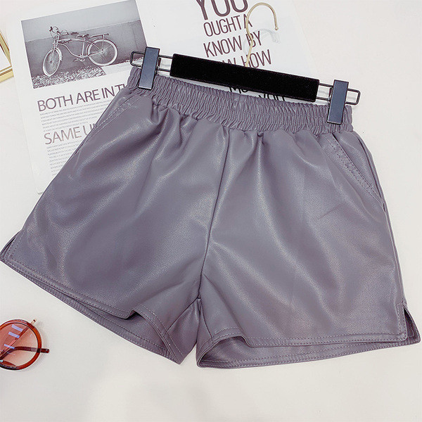 Női bőr rövidnadrág szürke és fekete színben