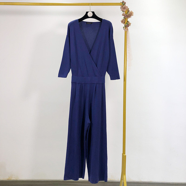 Kötött női overál mély nyakkivágással, kék színben