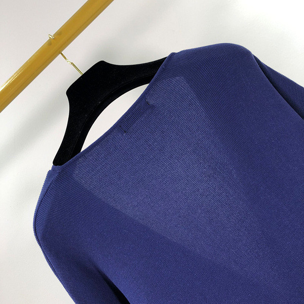 Kötött női overál mély nyakkivágással, kék színben