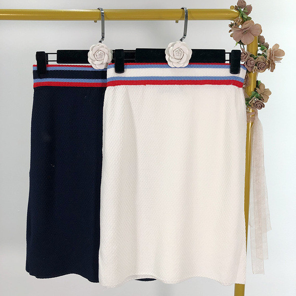 Női szoknya színes gumiszalaggal, két színben
