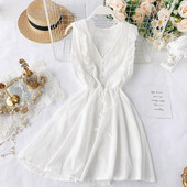 Modern női ruha fehér gombokkal