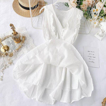 Modern női ruha fehér gombokkal