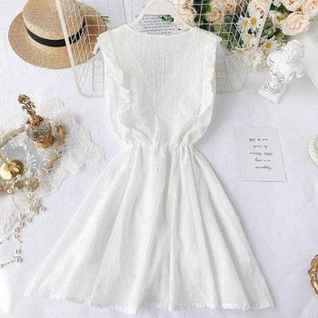 Modern női ruha fehér gombokkal