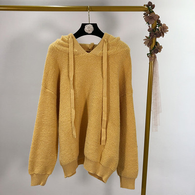 Pulover gros cu cravate si gluga