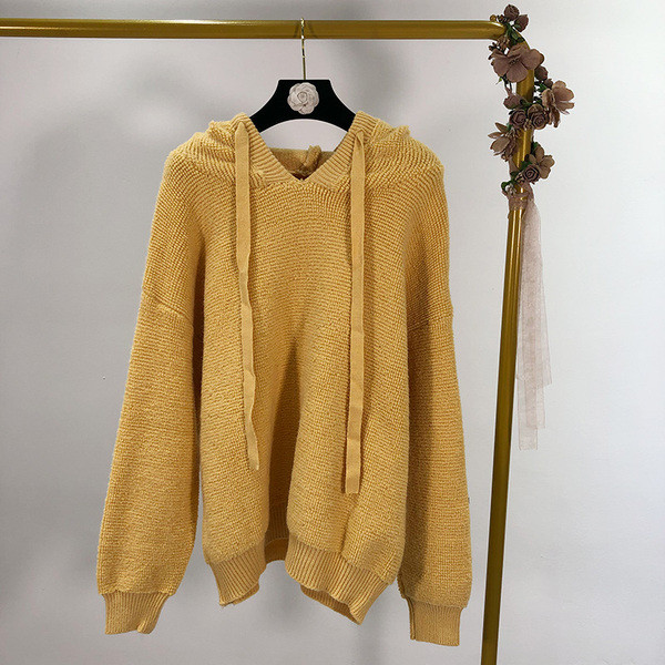 Pulover gros cu cravate si gluga