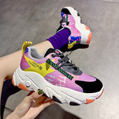 Modern női tornacipő durva talppal, színes mintával