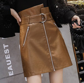 Fusta de dama din imitatie de piele in trei culori cu fermoar si curea