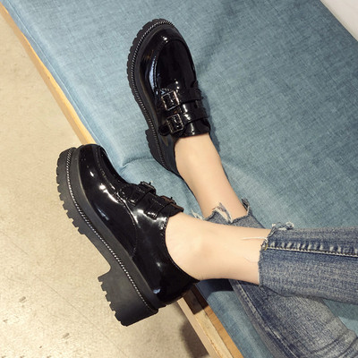 Стилни дамски обувки с платформа в черен цвят