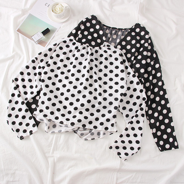 Bluză de damă modernă cu decolteu în V cu puncte albe și negre