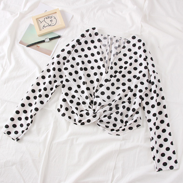 Bluză de damă modernă cu decolteu în V cu puncte albe și negre
