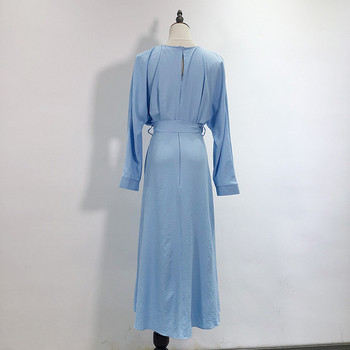 Hosszú, elegáns ruha övvel és hosszú ujjú kék színben