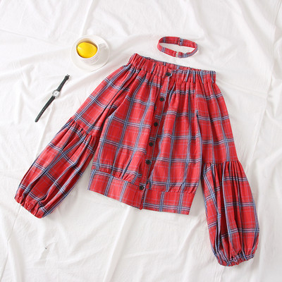 Cămașă modernă de damă cu nasturi și umerii goi