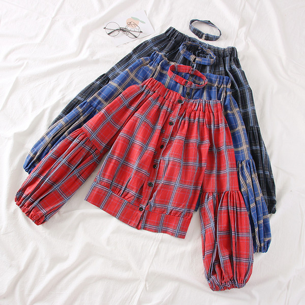 Cămașă modernă de damă cu nasturi și umerii goi