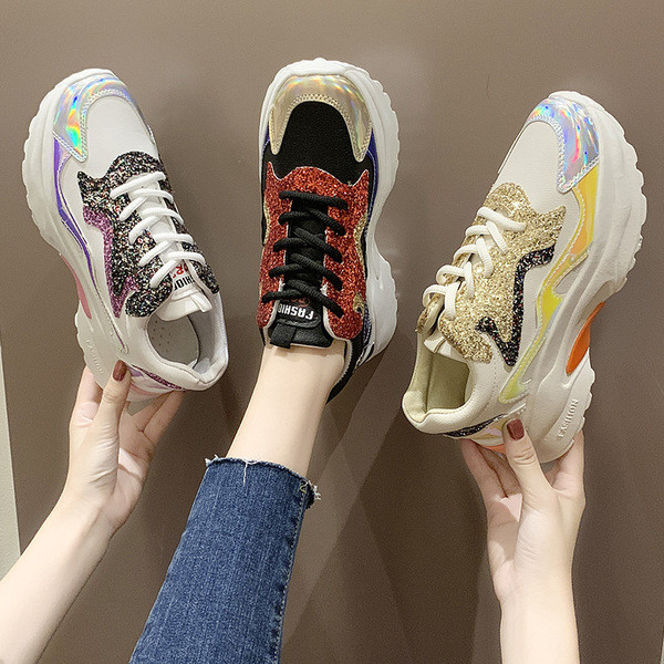 Csillogó hatású, alkalmi női tornacipő három színben
