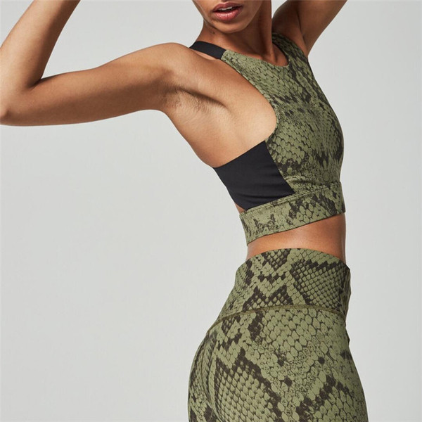 Kígyómintás női sport szett zöld színben