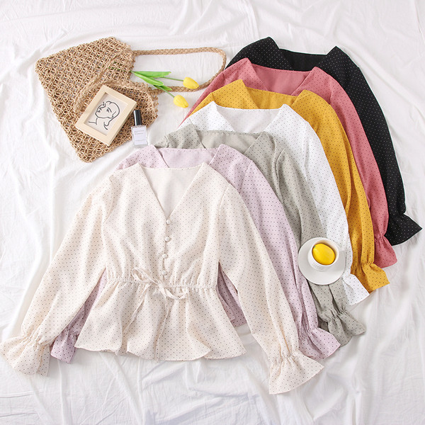 Naprakész női blúz V-nyakú pöttyökkel több színben