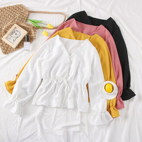 Naprakész női blúz V-nyakú pöttyökkel több színben