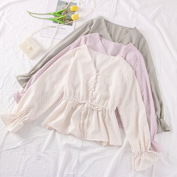 Naprakész női blúz V-nyakú pöttyökkel több színben