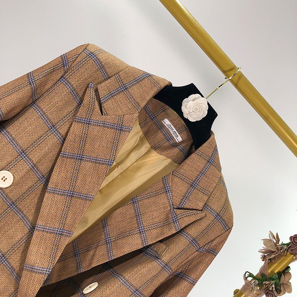 Barna kockás hosszú kabát