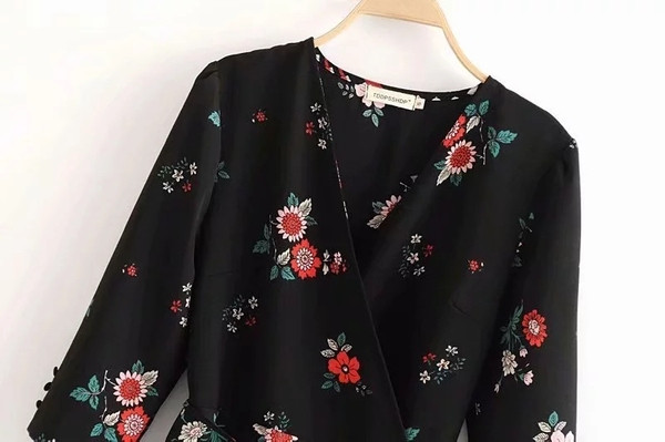 Rochie de dama cu maneci lungi si model floral