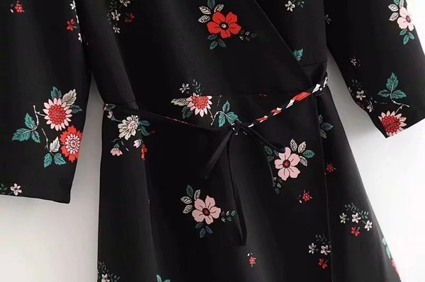 Rochie de dama cu maneci lungi si model floral