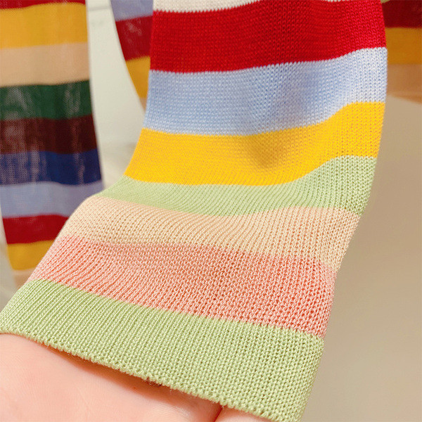 Színes női pulóver O-nyakkal