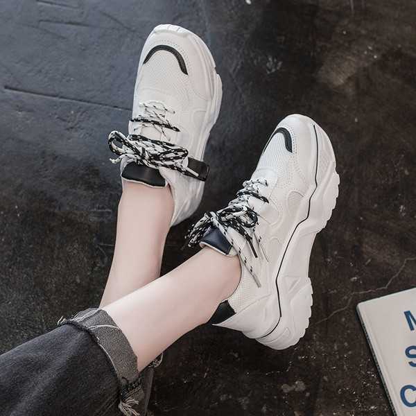 Női alkalmi műbőr tornacipő fehér színben