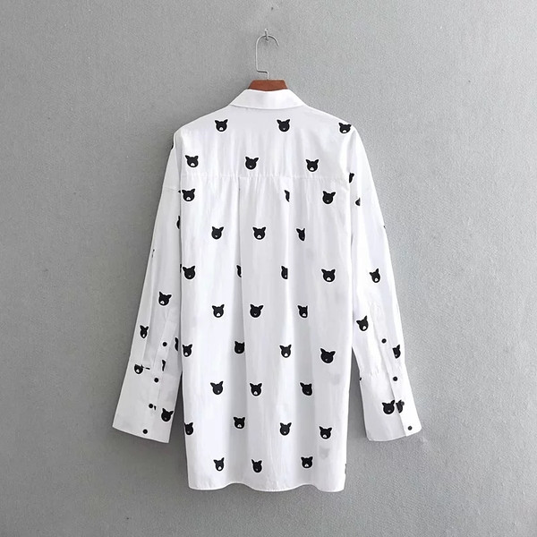 Cămașă de damă elegantă cu aplicație - model asimetric