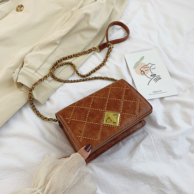 Geanta de dama moderna din piele cu inchizatoare metalica