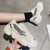 Női tornacipő durva talppal, fekete, bézs és szürke színben