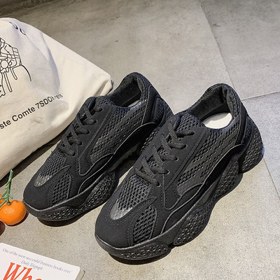 Női tornacipő durva talppal, fekete, bézs és szürke színben