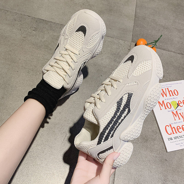 Női tornacipő durva talppal, fekete, bézs és szürke színben