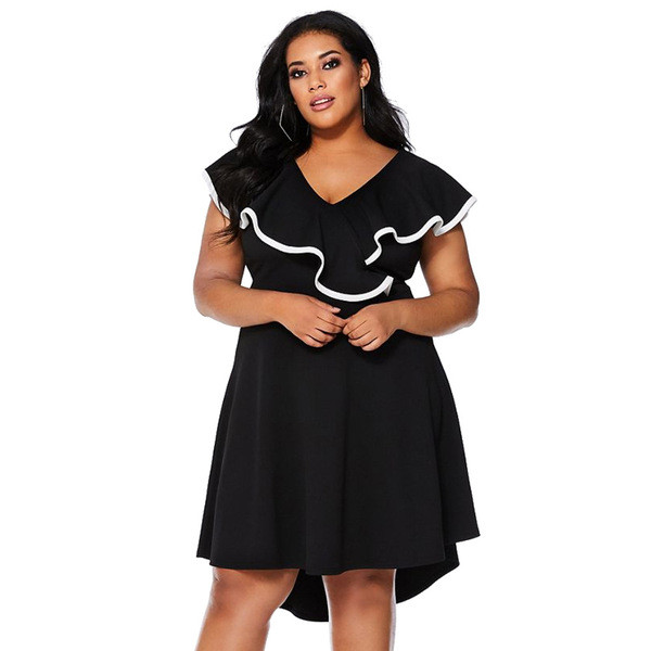 Elegáns női ruha mély nyakkivágással, fekete és piros színben