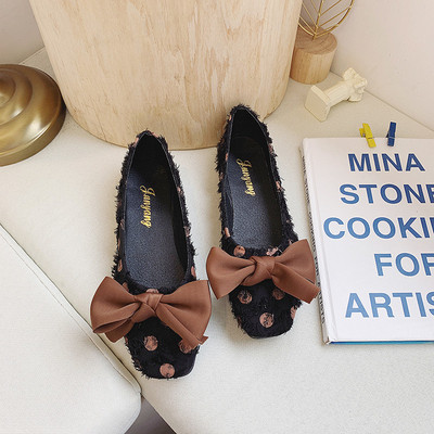 Alkalmi női cipő fekete-fehér pöttyös szalaggal