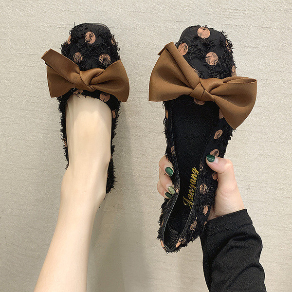 Alkalmi női cipő fekete-fehér pöttyös szalaggal