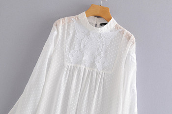 Fehér csipkés női ruha